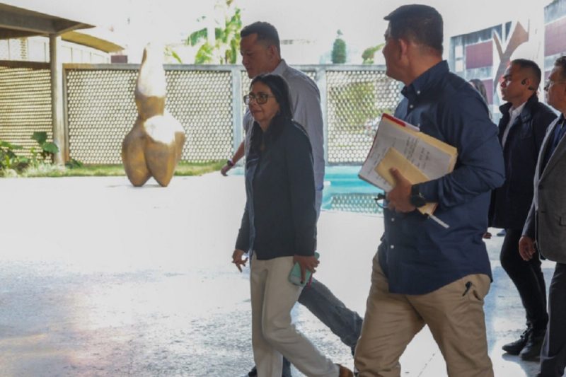 Miguel Cabrera acompaña a Delcy Rodríguez en la UCV: reacciones, contexto y tensiones políticas en Venezuela