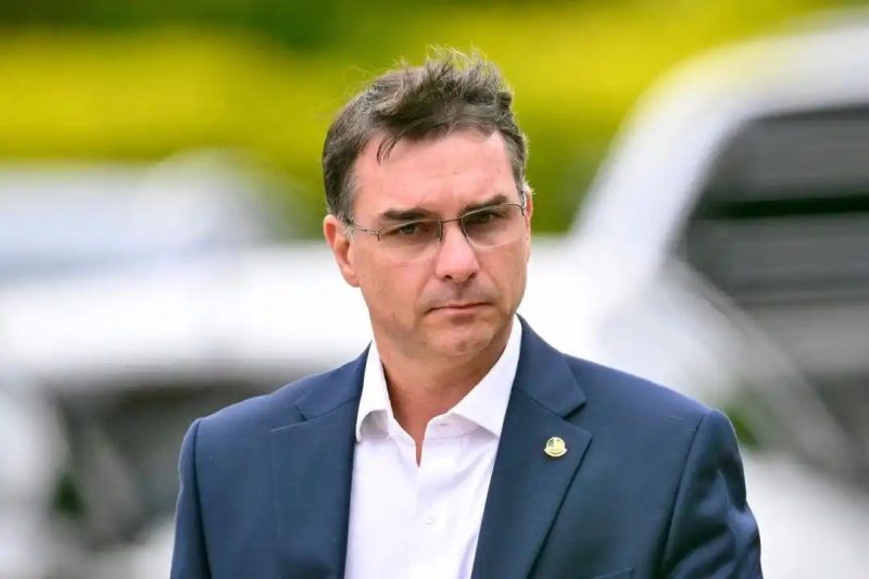 Flávio Bolsonaro lanza su candidatura presidencial para 2026 en Brasil: estrategia, apoyos y desafíos
