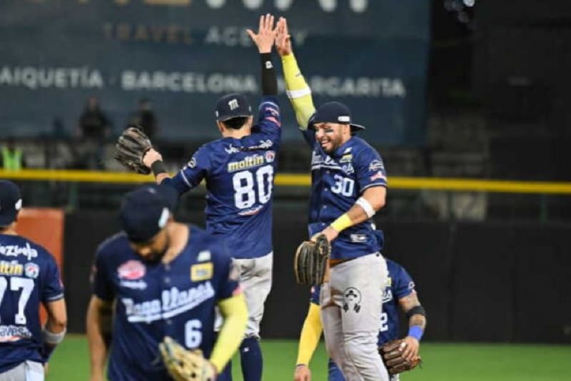 Magallanes golpea primero: aplasta 12-4 a Caribes y toma la delantera en la Gran Final de la LVBP