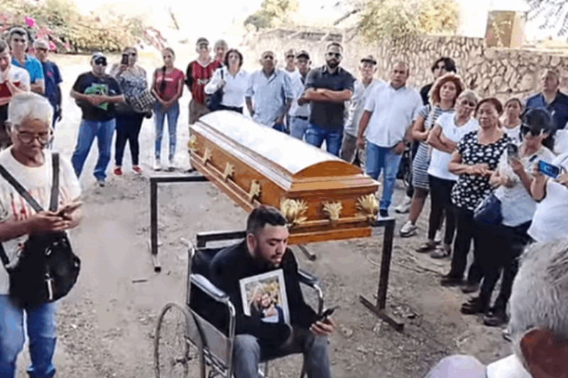 📝 “Volvamos a nuestro pacto de nunca abandonarnos”: la emotiva carta que el periodista Ramón Centeno leyó en el sepelio de su madre