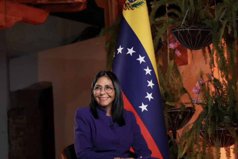 Delcy Rodríguez afirma que María Corina Machado “tendrá que responder ante Venezuela” si regresa al país: posiciones, contexto político y tensión entre opositores y oficialismo