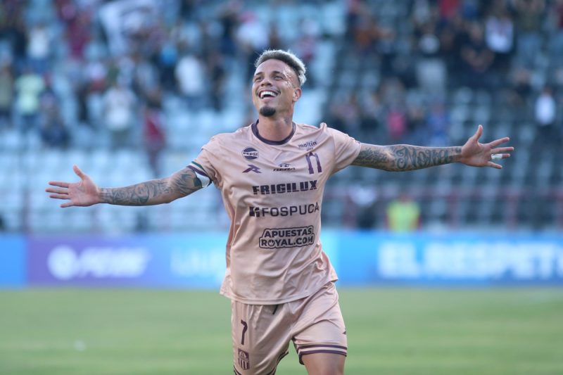 Carabobo avanza a la tercera fase de la Libertadores tras histórica victoria en Chile
