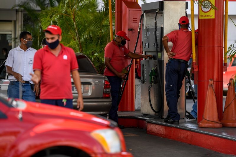 Venezuela inicia plan piloto para vender gasolina súper premium a 1 dólar por litro