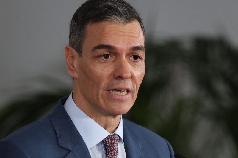 Pedro Sánchez defiende la regularización de migrantes en España: razones, críticas y contexto