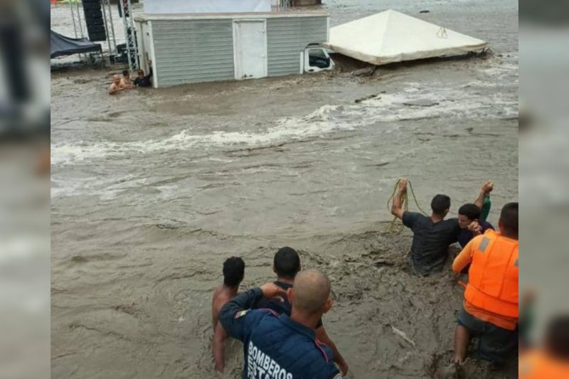 Rescatan a cinco personas tras crecida del río Guanare en Portuguesa durante actividades de Carnaval