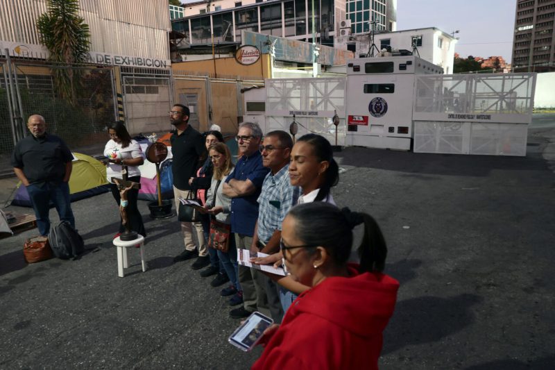 Familiares de presos políticos piden visitar Zona 7 y exigen información sobre sus detenidos