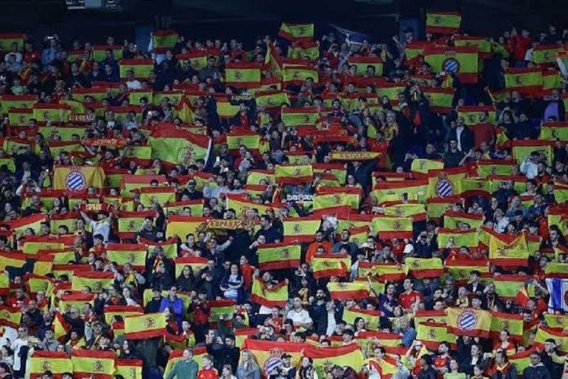 Investigan cánticos islamófobos en el España Egipto que desatan indignación internacional