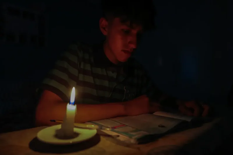 Reportan fuerte fluctuación eléctrica en Caracas y varios estados del país